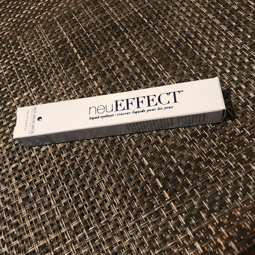 Skin Research neuEFFECT Liquid eyeliner